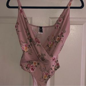 Like new Windsor pink floral bodysuit-size small
